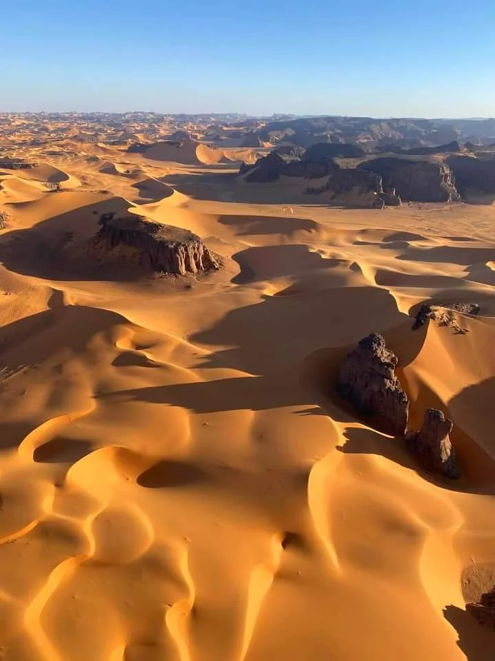 Rochers et sable dans le desert
