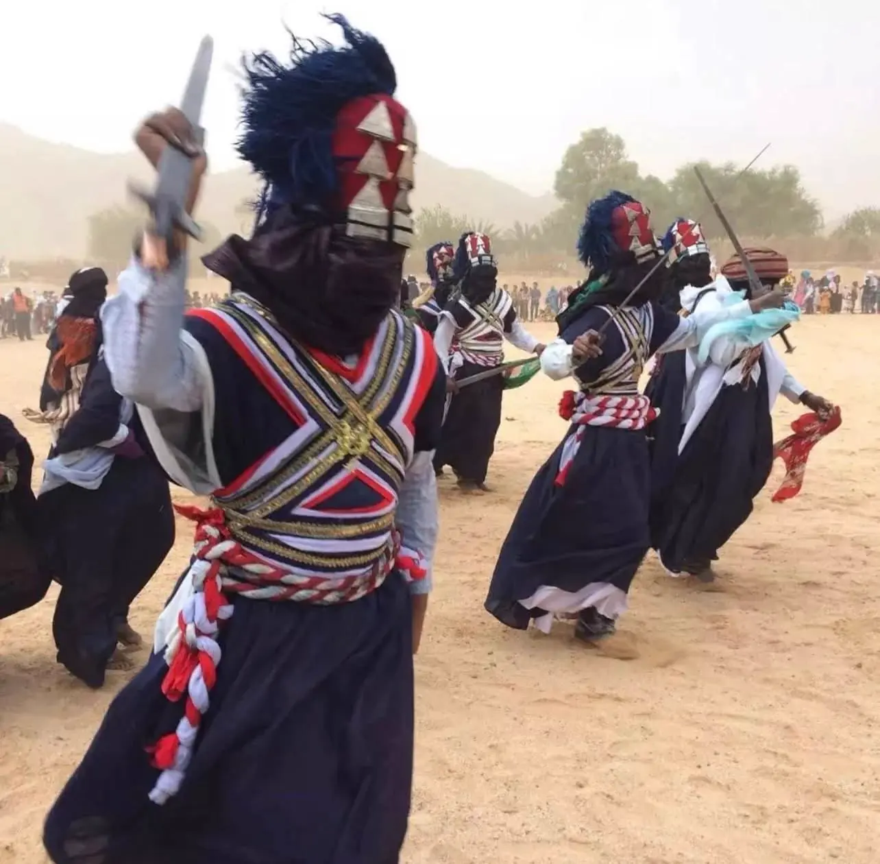 Danse traditionnelle avec sabres